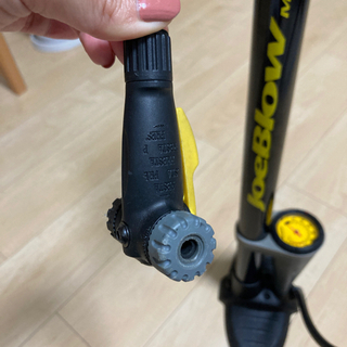 自転車の空気入れの画像