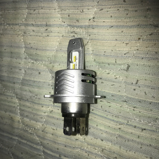 LEDバルブ（H4）片方だけ。バイク用に