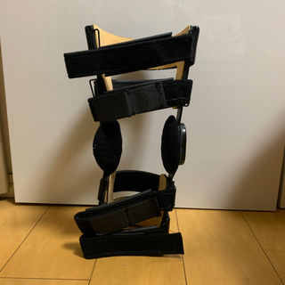膝の靭帯手術後の装具　定価6万7千円の画像