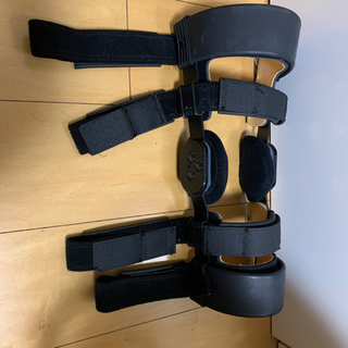 膝の靭帯手術後の装具　定価6万7千円の画像