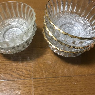 ガラスの器5つデザートなどに