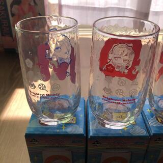 新品、未使用のラブラブサンシャイングラス。4個セットでの画像