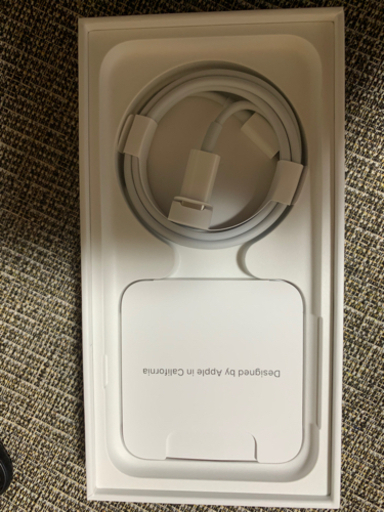 iPhone SE2 64 ブラック　新品　残債なし　SIMフリー