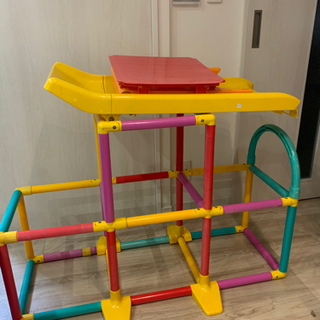 室内ジャングルジム滑り台付きです。の画像