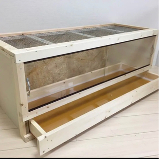 爬虫類ケージの画像