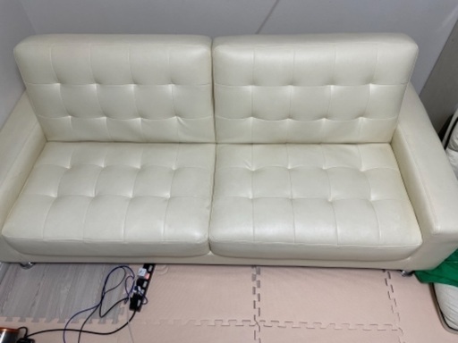 3人掛けホワイト皮ソファー(ソファーベット)