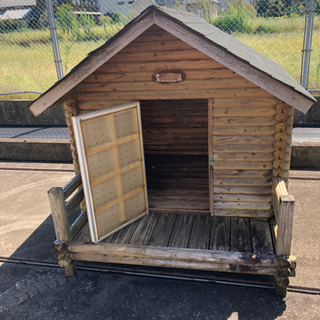 ログハウス風の犬小屋(お引き取り先が決まりました)