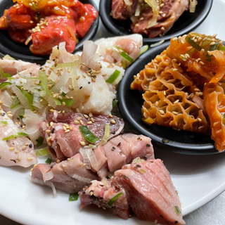 ホルモン焼き屋の接客、洗い場、調理補助