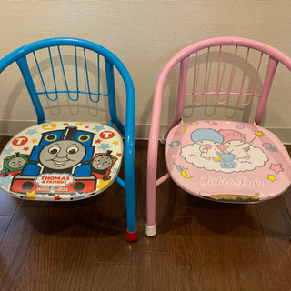 子供用椅子(座るとピーピー鳴ります)