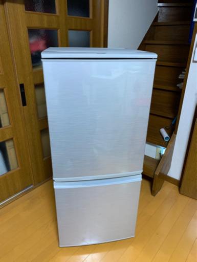 引き取り限定。シャープ2ドア小型冷蔵庫137L 中古