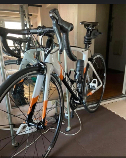 カーボンフレームロードバイク 完成車 ティアグラ　SHIMANO105