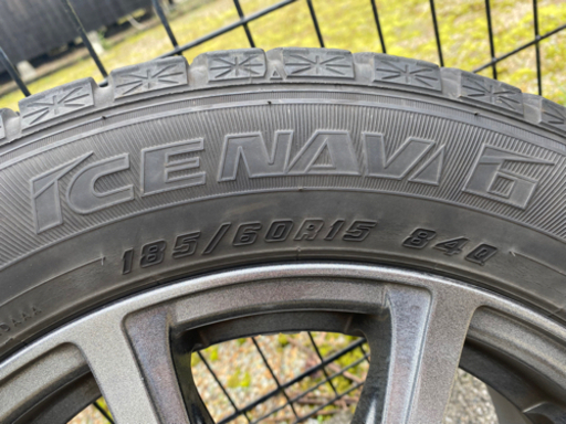 グッドイヤーGOODYEAR ICE NAVI6 　スタッドレスタイヤ　185/60R15