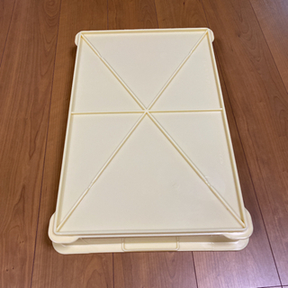 サンコープラスチック　日本製　食品用コンテナ　ばんじゅう　1個　本体サイズ:W573xD386xH70mmの画像