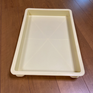 サンコープラスチック　日本製　食品用コンテナ　ばんじゅう　1個　本体サイズ:W573xD386xH103mmの画像