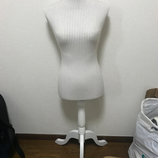 マネキン　白　ストライプの画像