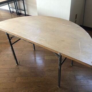 【中古品】半円型テーブル　Φ180cm【傷汚れあり】