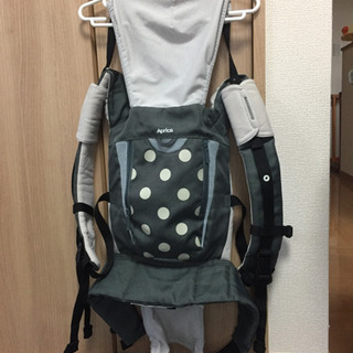 ②アップリカ  抱っこ紐の画像