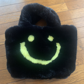 美品　ふわふわニコちゃんバック