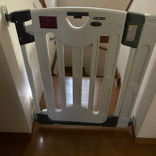 階段上　ベビーゲート（お話中）の画像