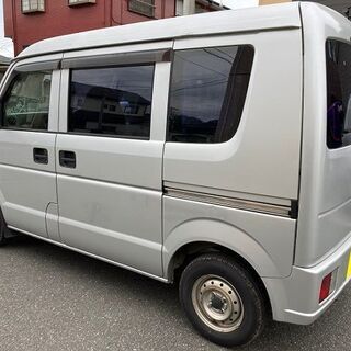 『全込み超特価』☆!!『タイヤ4本新品』☆!!『車検令和4年7月まで有り』☆!!『スズキディーラー点検』☆!!『タイミングチェーンエンジン』☆!!スズキ エブリィバン☆DA64V☆運転楽々AT☆AC・PS・Wエアバッグ☆キーレス☆CDデッキ(USB/AUX)♪リア5面フィルム☆ドアバイザー☆『リサイクル料も、令和3年度自動車税も、全てコミコミの超特価』☆!!『更に千葉＆成田ナンバー管轄は名変代行無料サービス』☆!!『圧倒的な安さ』☆!!『超激安早い者勝ち』☆!!の画像