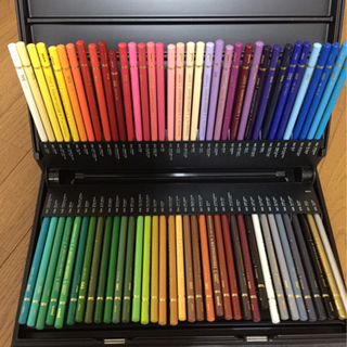 72色色鉛筆セット　2000円で売ります！