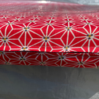 座布団(中身はスポンジ製)の画像