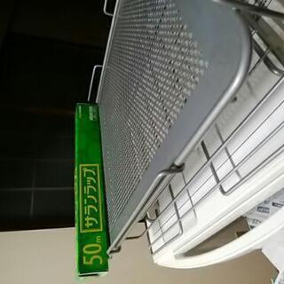 値下げ　中古です　レンジ上ラックの画像