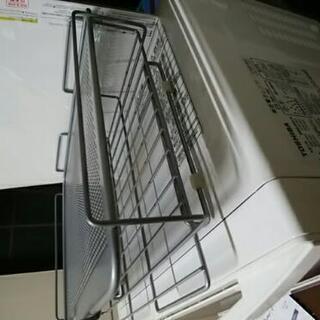 値下げ　中古です　レンジ上ラックの画像