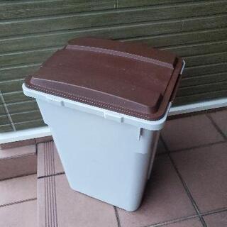 ゴミ箱の画像