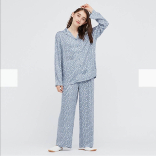 【新品未使用！】サテン パジャマ 小花柄 UNIQLO
