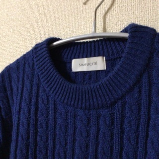 ケーブル編みセーター 少し変わったマチ付きの画像