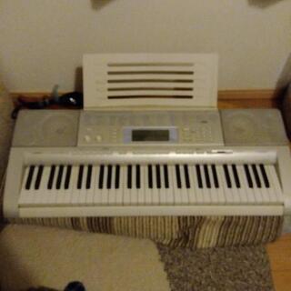 カシオ電子ピアノ　LK-207