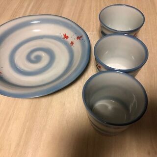 ☆秋になりましたが・・夏らしい金魚柄のお皿と蕎麦ちょこセット☆の画像