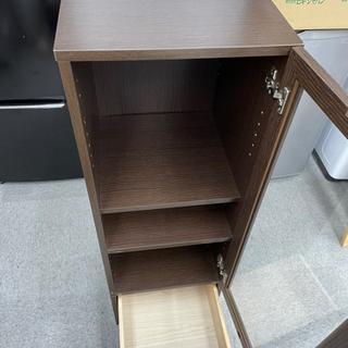 ガラス棚　シェルフ　本棚の画像