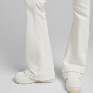 Bershka フレアパンツの画像
