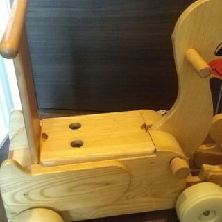 木製 アヒルの親子手押し車 兼 乗り物の画像