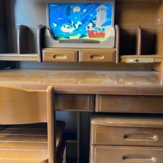 美品の学習机を無料。学習机 コクヨ製 1995年購入です、程度は綺麗です。の画像
