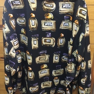 レディース 香水の柄 シャツの画像