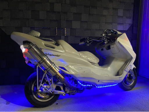 人気ナンバー1カラー‼︎ 【YAMAHA マジェスティ】カチアゲマフラー付き‼︎
