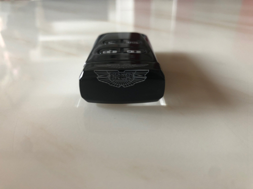 アストンマーチン　クリスタルキー