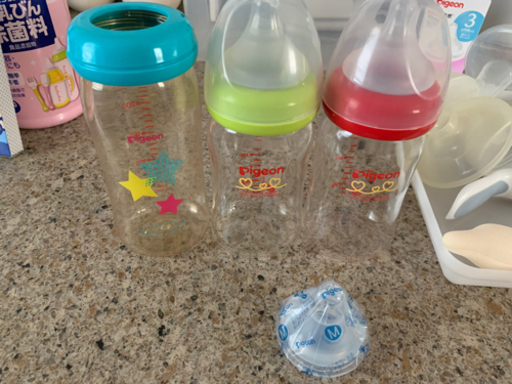 哺乳瓶3本　乳首洗い　未使用乳首