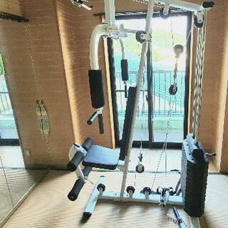 ウェイトトレーニングマシーンの画像