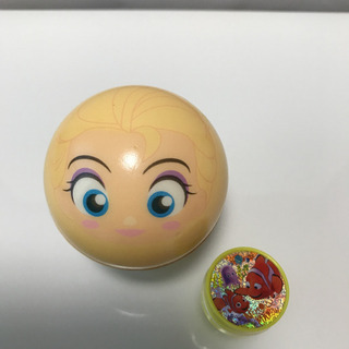 404、ディズニーグッズ ・クッションボールと ニモのスタンプの画像