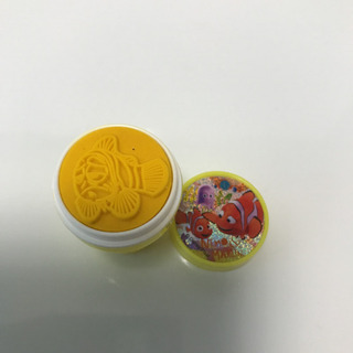 404、ディズニーグッズ ・クッションボールと ニモのスタンプの画像