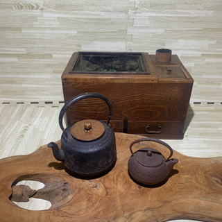 鉄瓶と茶道具入れ付き火鉢 茶机