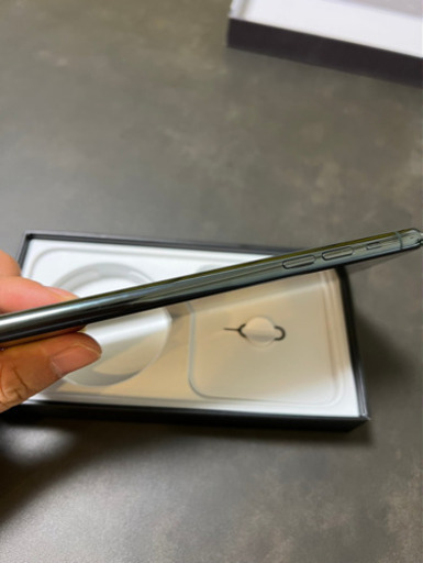 美品◇ iPhone 11 Pro Max 256gb ◇ auカード◇ 最大容量88% ◇ SIMカードフリー解除すれば格安SIM使