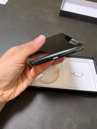 美品◇ iPhone 11 Pro Max 256gb ◇ auカード◇ 最大容量88% ◇ SIMカードフリー解除すれば格安SIM使