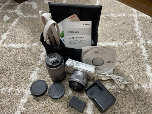 デジタル一眼　EOS M10ダブルズームキット　【処分済】