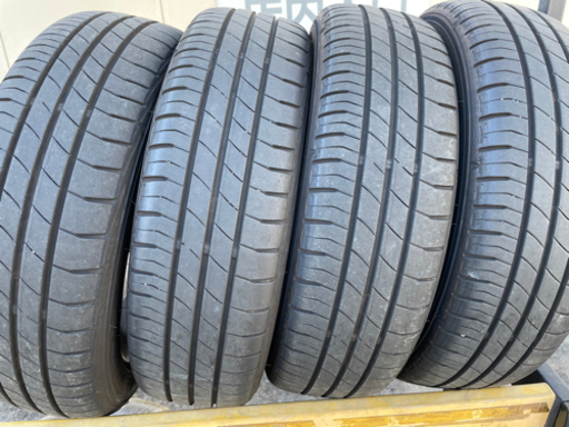 タイヤとホイールセットです。