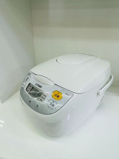 未使用！！ TIGER(タイガー) 5.5合炊飯器 ⭐定価￥12,386⭐  JBH-G101 2016年